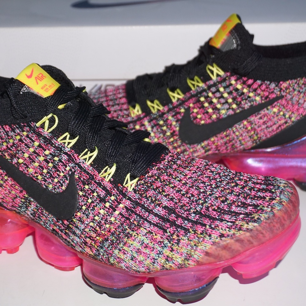 NIKE | WOMEN'S NIKE AIR VAPORMAX FLYNIT 3